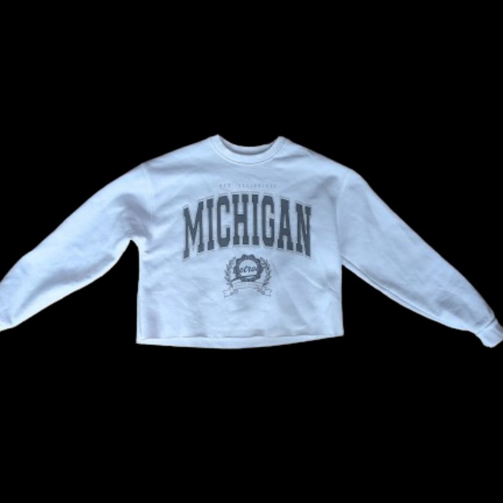 --- White and Black Sweat Shirt Size Small